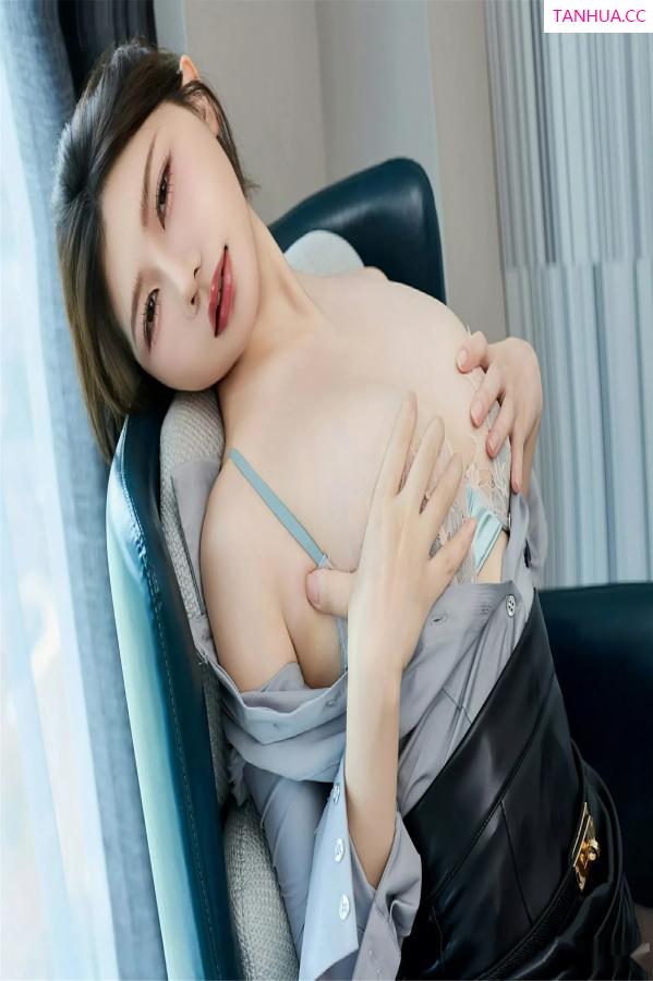 尹甜甜  [XiuRen]高清写真图 2025.07.31 No.10604 尹甜甜 黑色皮裙第45张图片